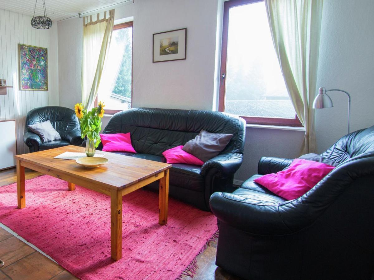 Spacious Holiday Home In Hesse With Garden فالديك الغرفة الصورة