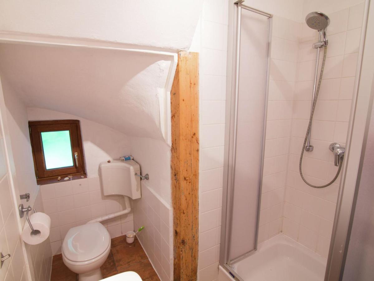 Spacious Holiday Home In Hesse With Garden فالديك الغرفة الصورة